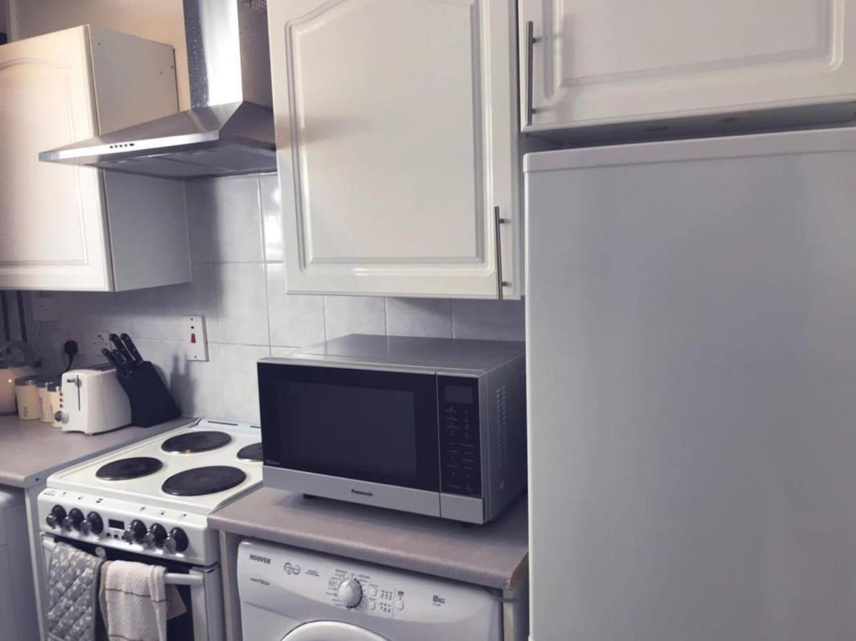 Captivating 2-Bed Apartment In Kirkcaldy Bagian luar foto