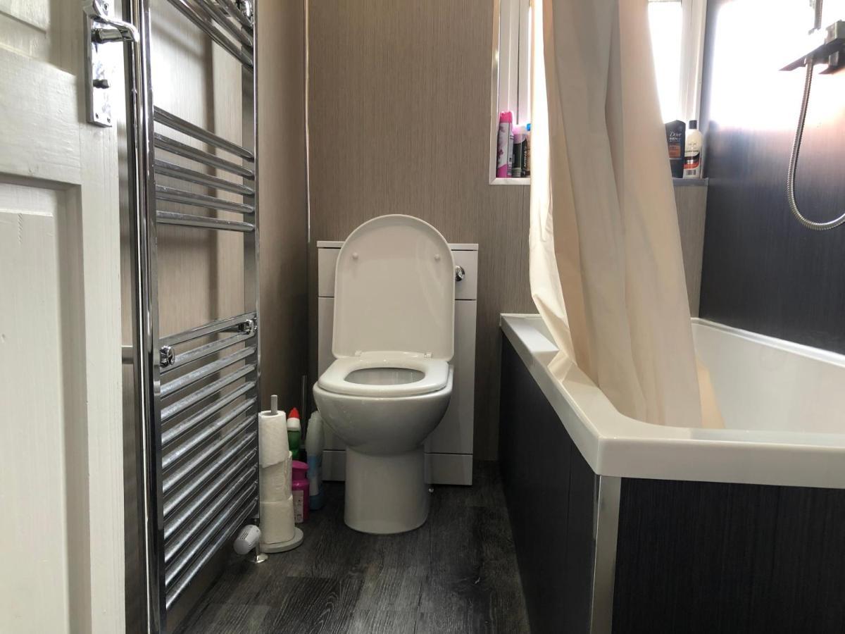 Captivating 2-Bed Apartment In Kirkcaldy Bagian luar foto