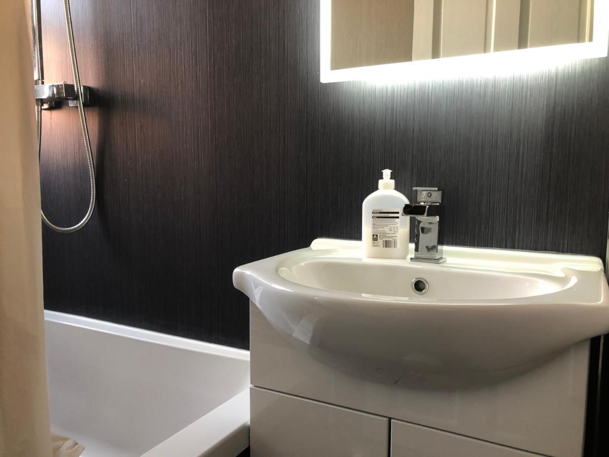 Captivating 2-Bed Apartment In Kirkcaldy Bagian luar foto
