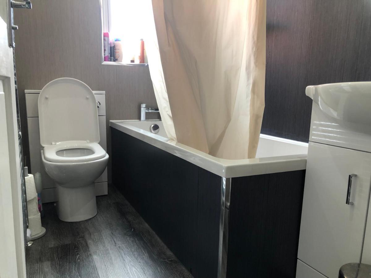 Captivating 2-Bed Apartment In Kirkcaldy Bagian luar foto