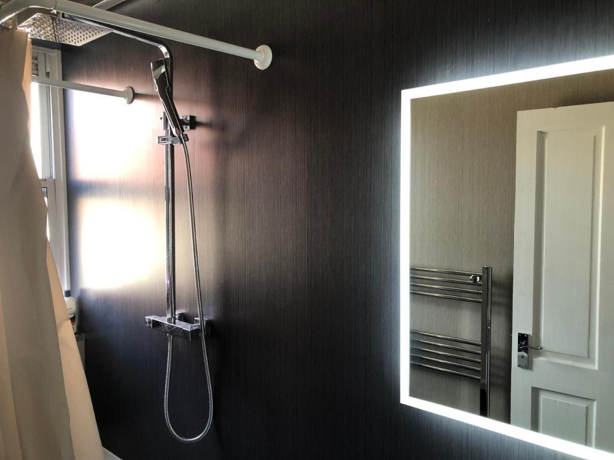 Captivating 2-Bed Apartment In Kirkcaldy Bagian luar foto