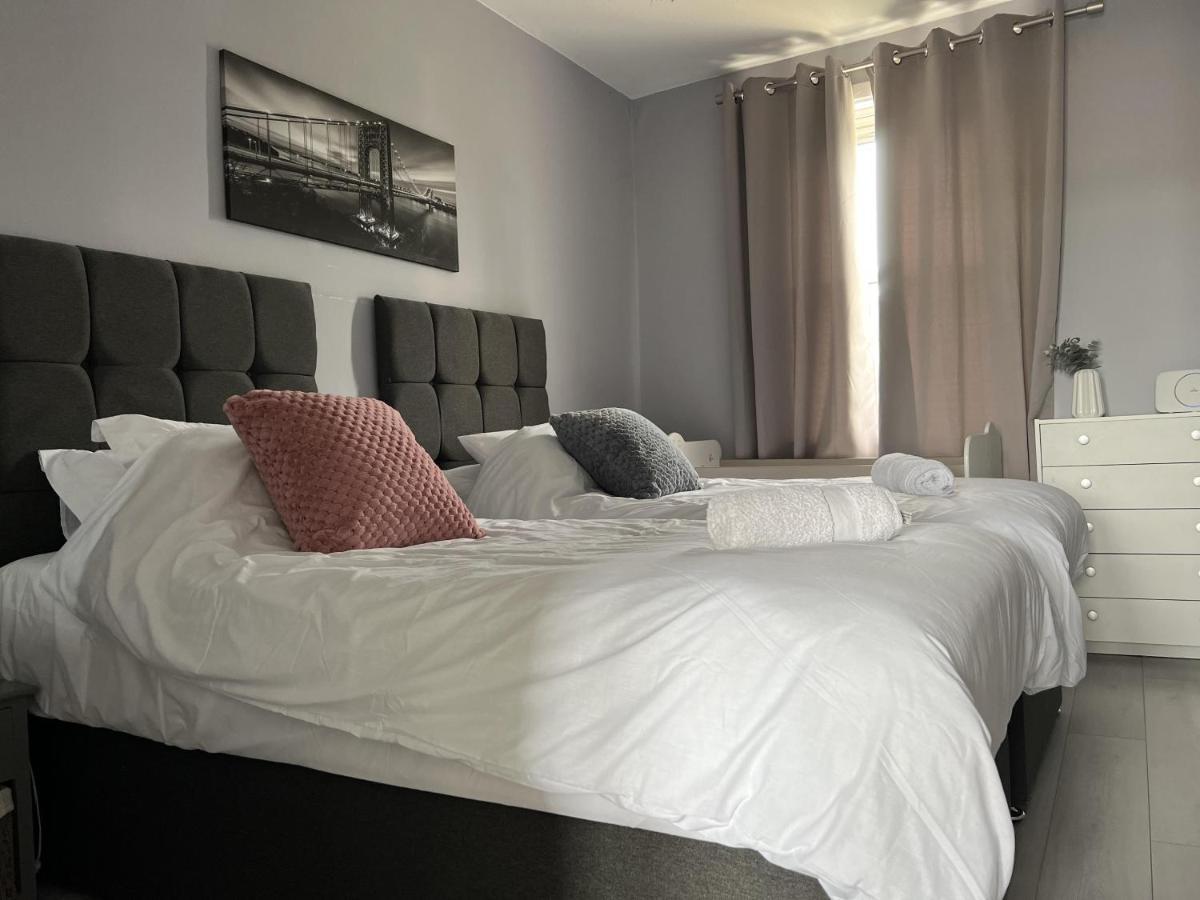 Captivating 2-Bed Apartment In Kirkcaldy Bagian luar foto